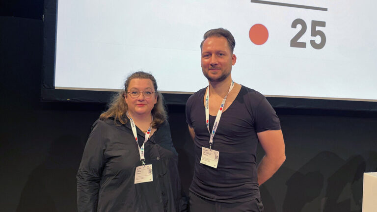 Jan Christoph Drechsel, Managing Director bei dentsu, und Simona Küllmer, Managing Partner Integrated Solutions bei dentsu, auf der DMEXCO 2025: „Influencer-Marketing ist kein Hype – es ist ein System.“