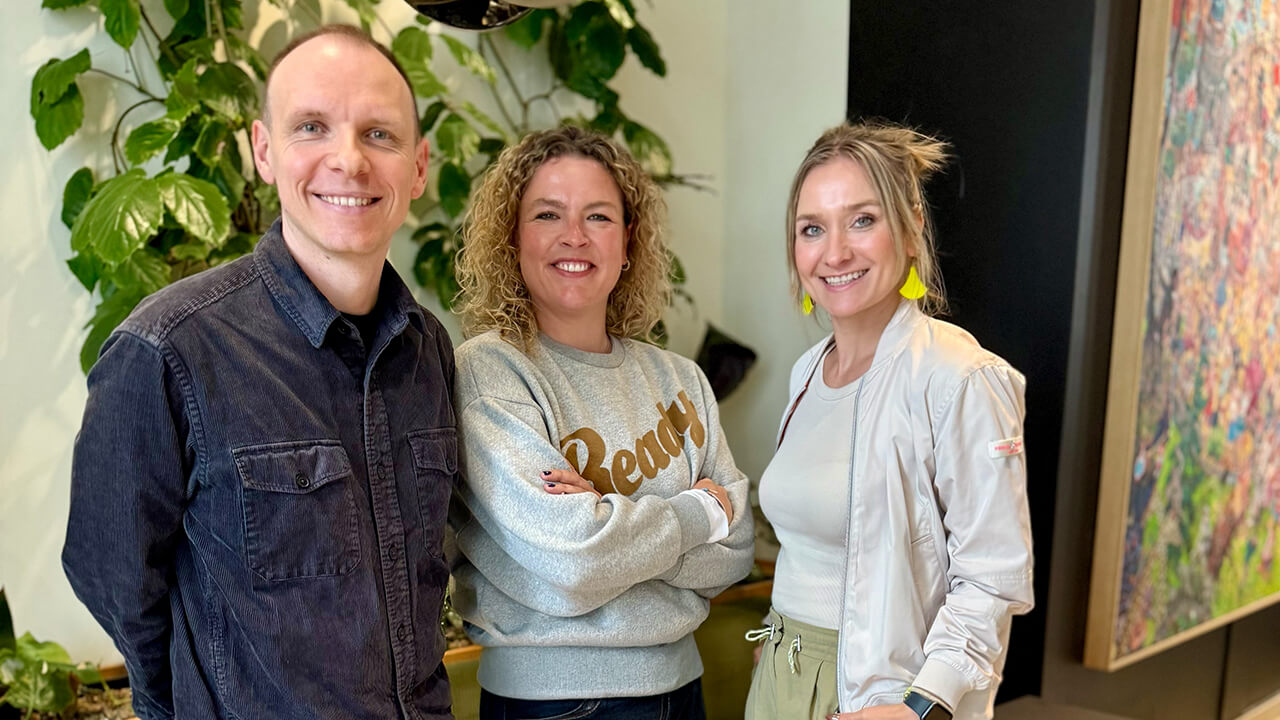 v.l.n.r.: Michael Schmidt (Virtual Identity), Kerrin Jürgensen (Österreichische Post), Sophie Rickmann (Corporate Influencer Club)