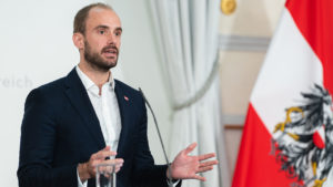 Staatssekretär Florian Tursky: "Unser gemeinsames Ziel ist es, allen Menschen digitale Skills zu vermitteln. Die ressortübergreifende digitale Kompetenzoffensive stellt sicher, dass wir die Kräfte bündeln und in einer gemeinsamen Strategie die digitalen Kompetenzen der Bürgerinnen und Bürger steigern."