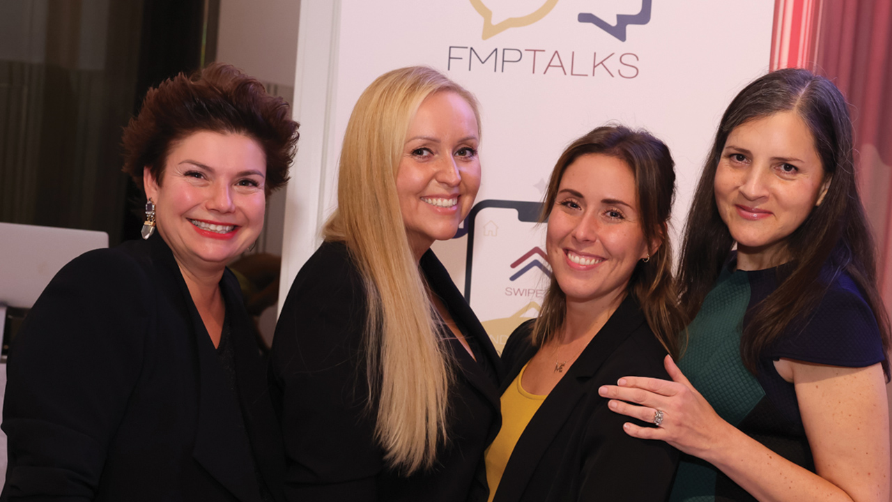 Die beiden neuen Vorstandsvorsitzenden Petra Hofstätter (dentsu Austria) und Katharina Fröhlich (Magenta) (Mitte) gemeinsam mit ihrer Vorgängerin Elisabeth Frank (MediaCom Austria) und der geschäftsführenden Vorsitzenden Marcela Atria (Atrium Consulting).